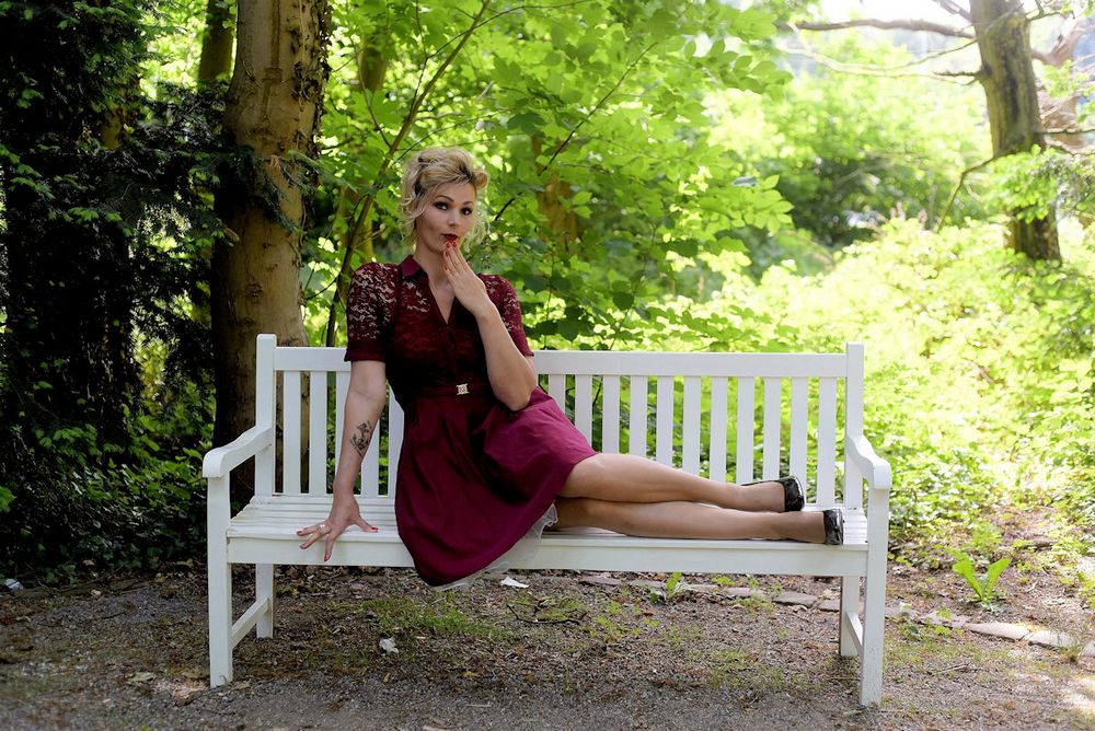 Auf der Parkbank Foto & Bild | erwachsene, fashion, szene Auf der Parkbank Foto & Bild | erwachsene, fashion, szene