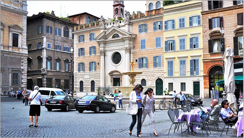 ... Auf der Piazza Farnese ...