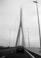 auf der Pont du Normandie bei Nebel