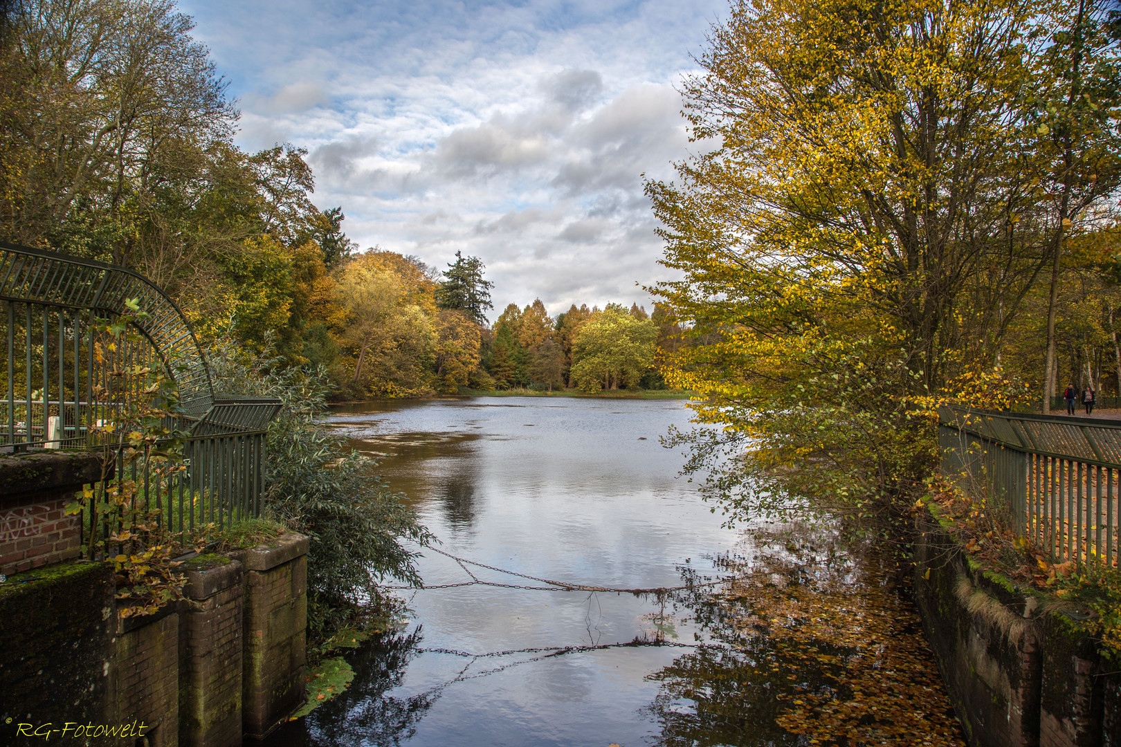 Auf der Poppenbüttler Schleuse