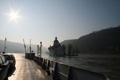 Auf der Rheinfähre bei Kaub