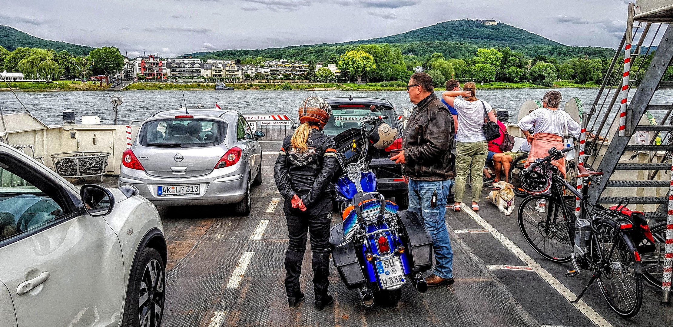 Auf der Rheinfähre nach Niederdollendorf