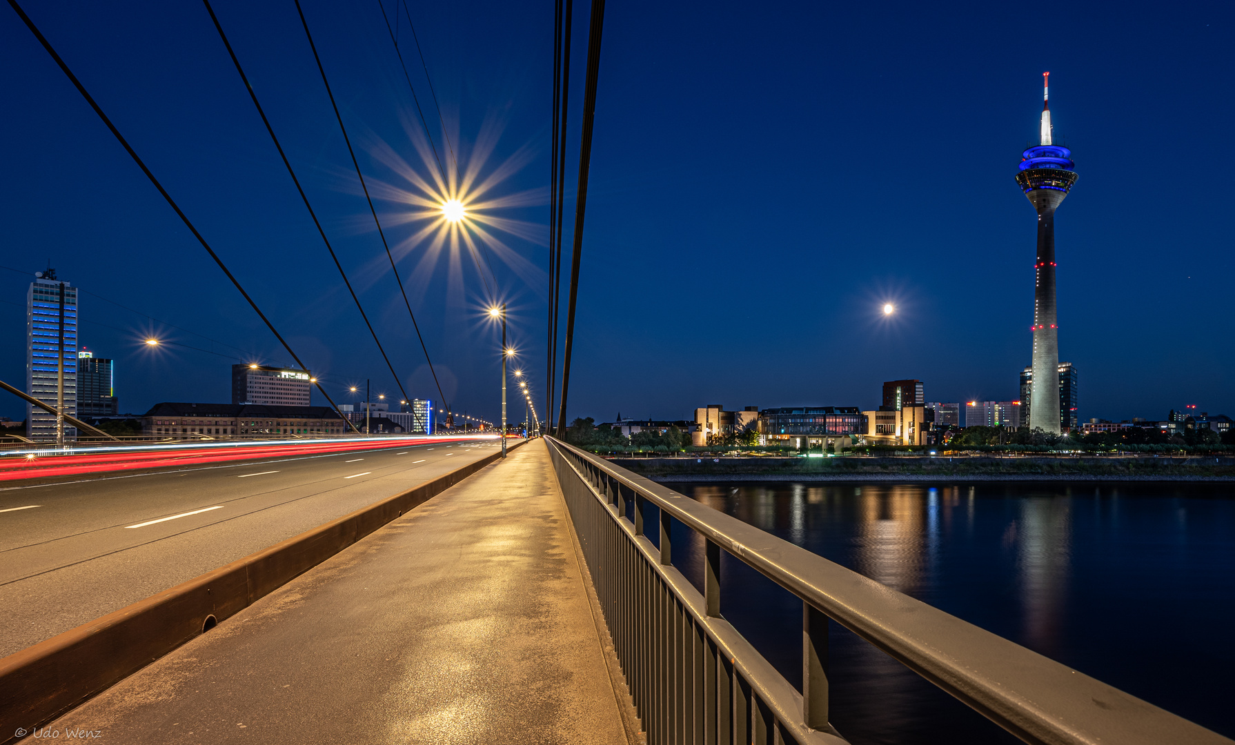 Auf der Rheinkniebrücke