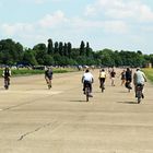 Auf der Rollbahn des ehemaligen Flughafens Berlin Tempelhof