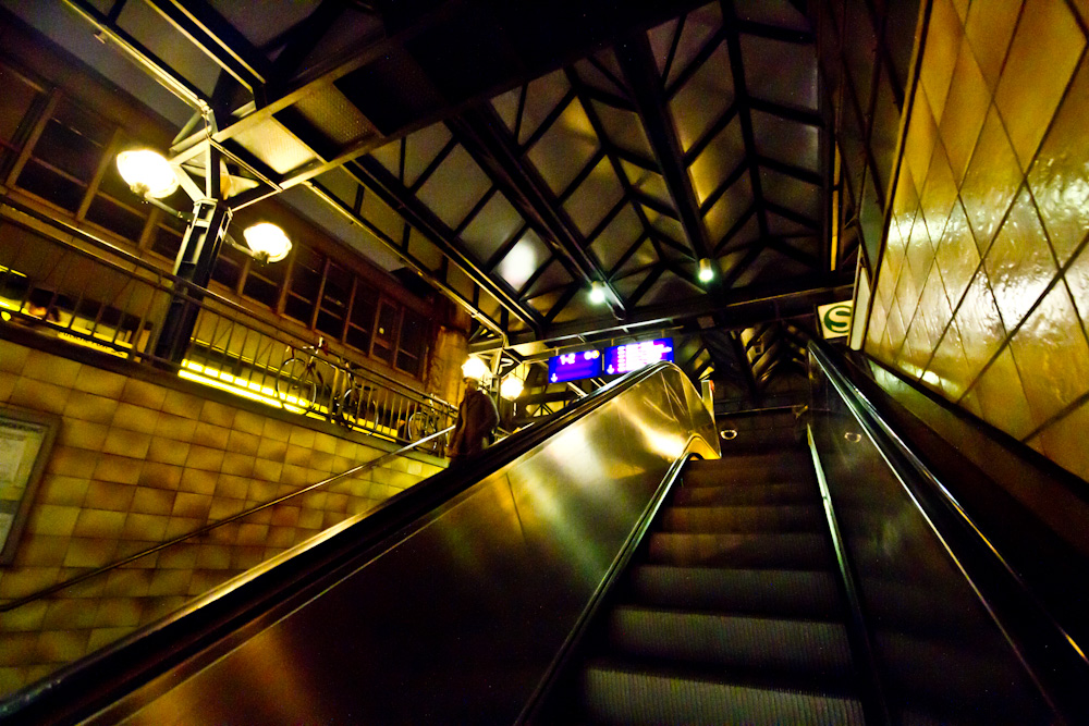 Auf der Rolltreppe