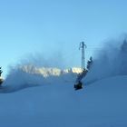 Auf der Schipiste schneit es künstlich