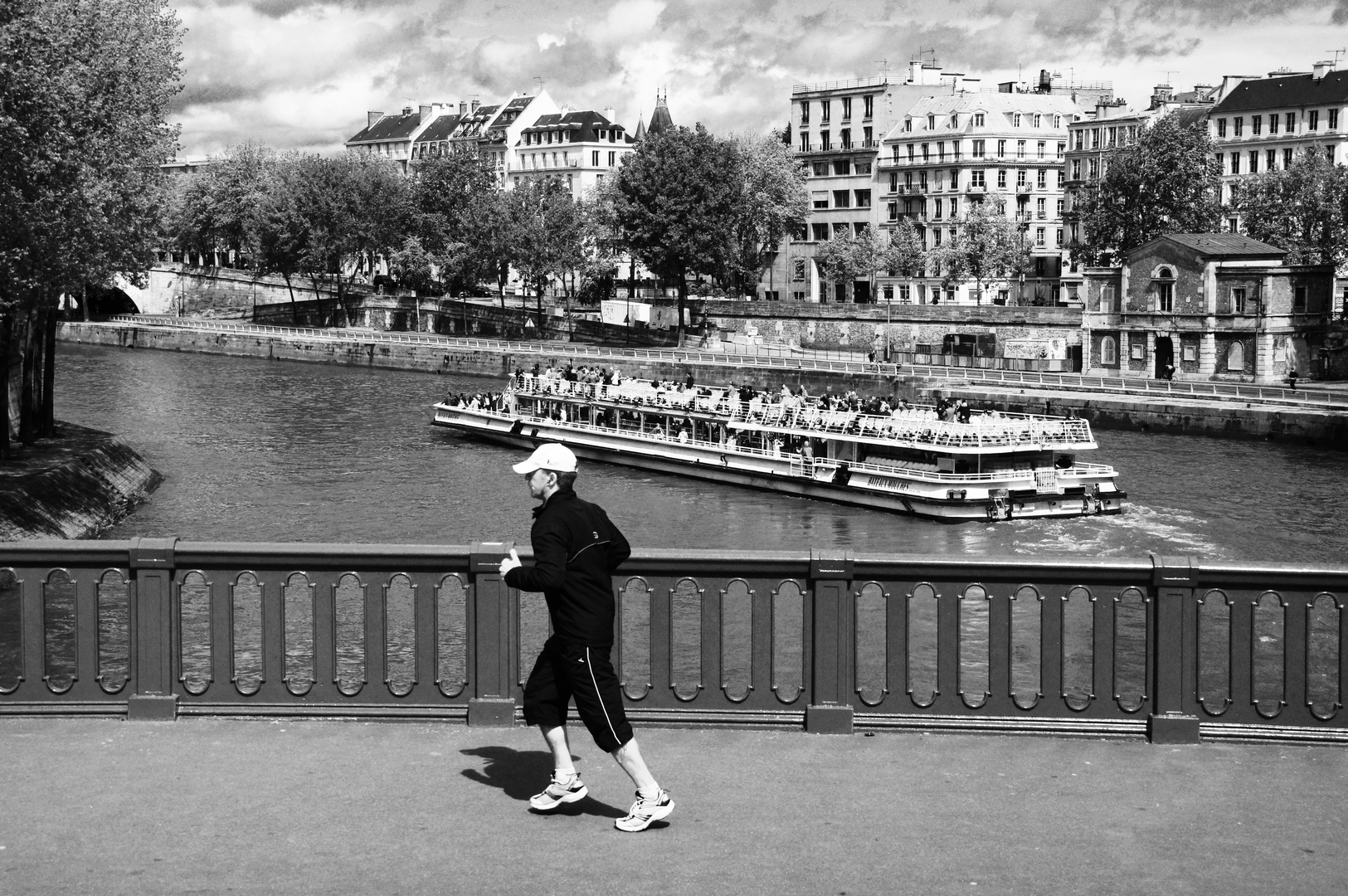 Auf der Seine ... über die Seine