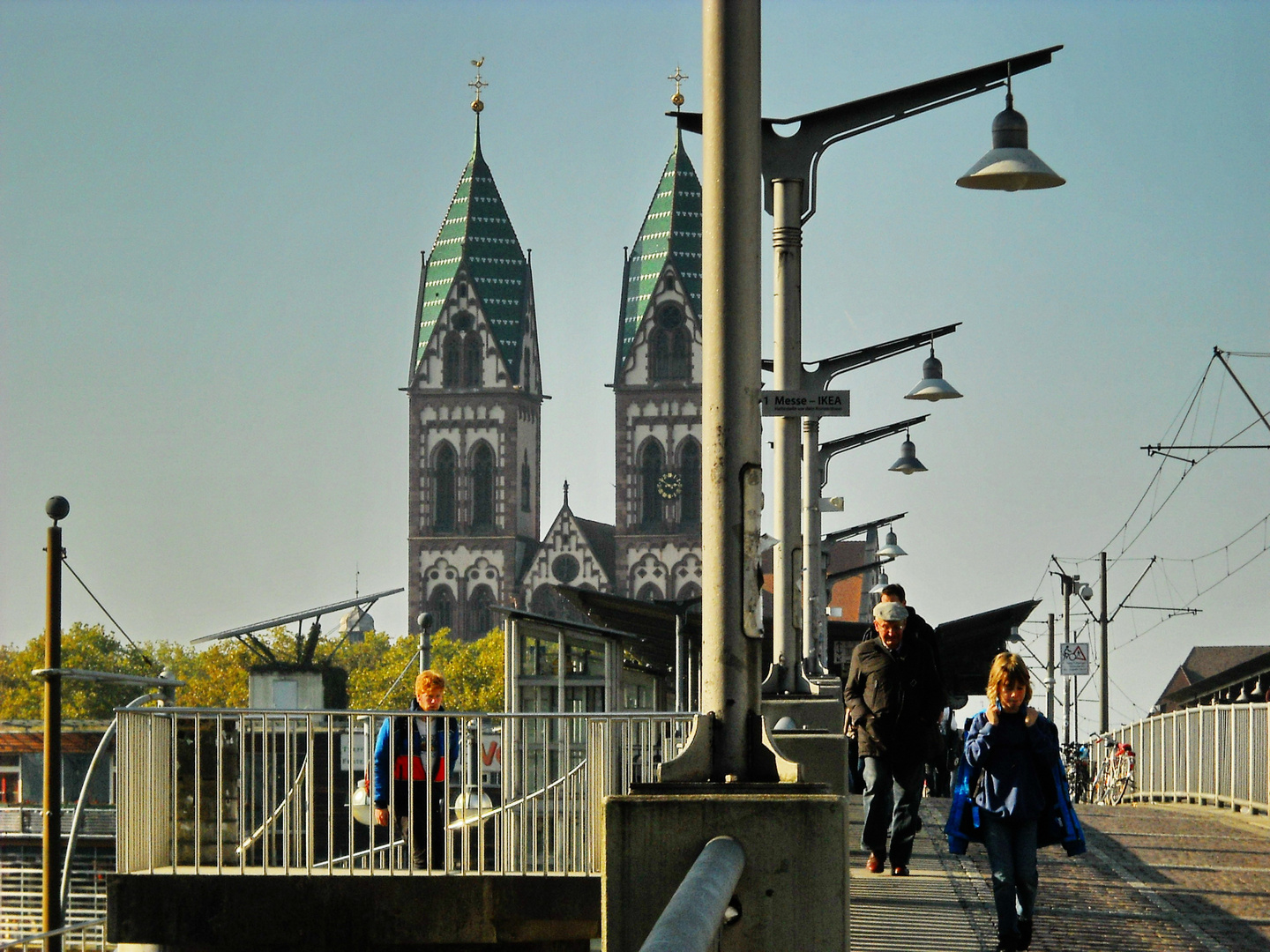 Auf der Stadtbahnbrücke in Freiburg i.Br.