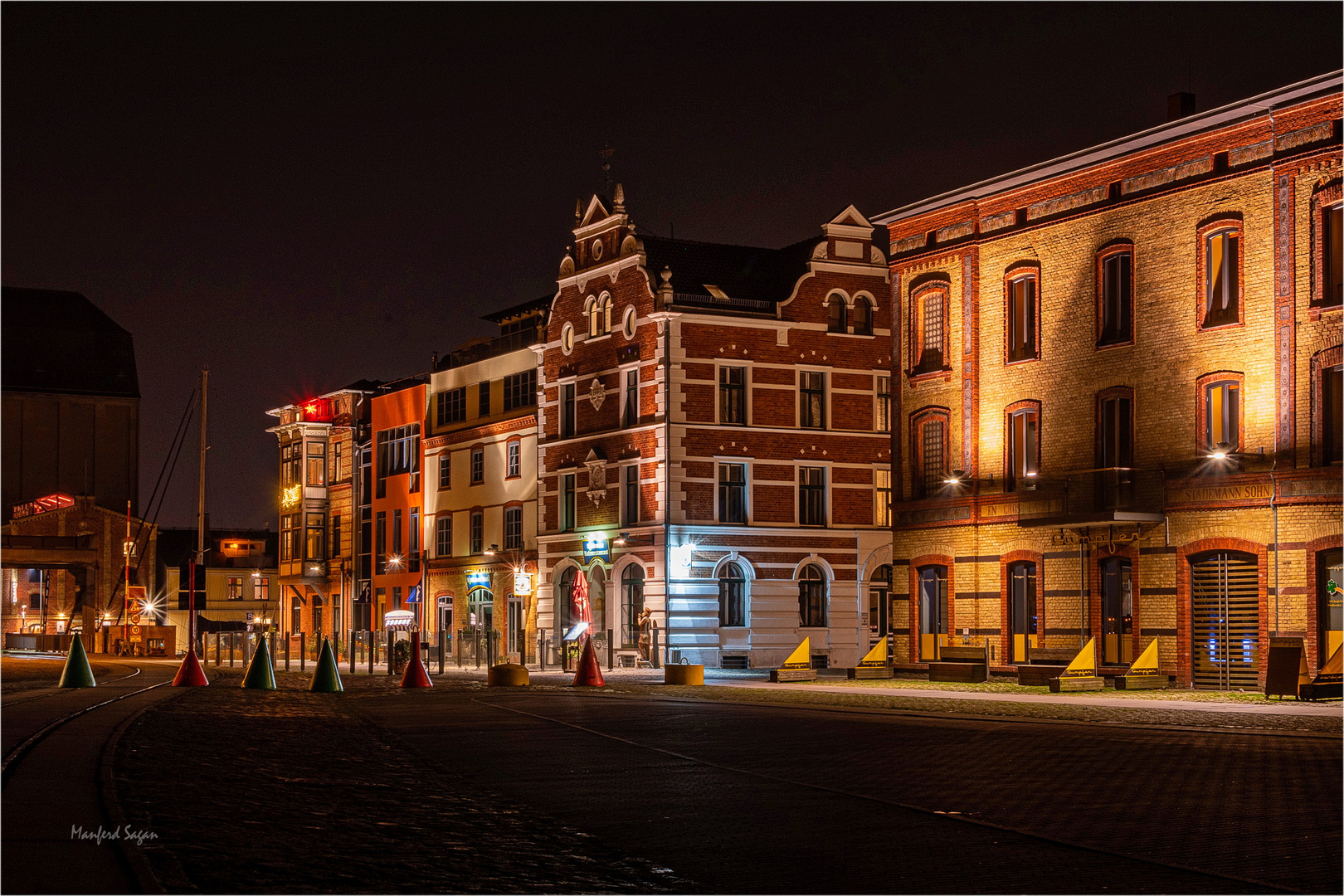 Auf der Stralsunder Hafeninsel bei Nacht