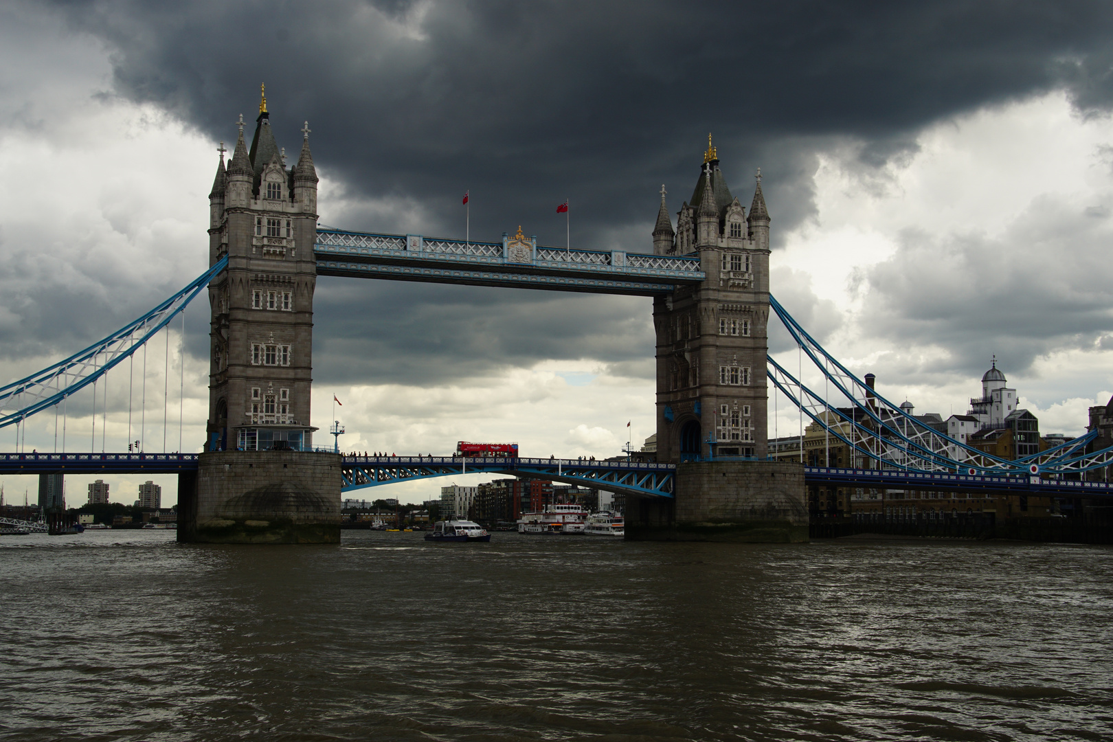 Auf der Themse zur Tower Bridge