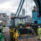 Auf der Tower Bridge wird gearbeitet