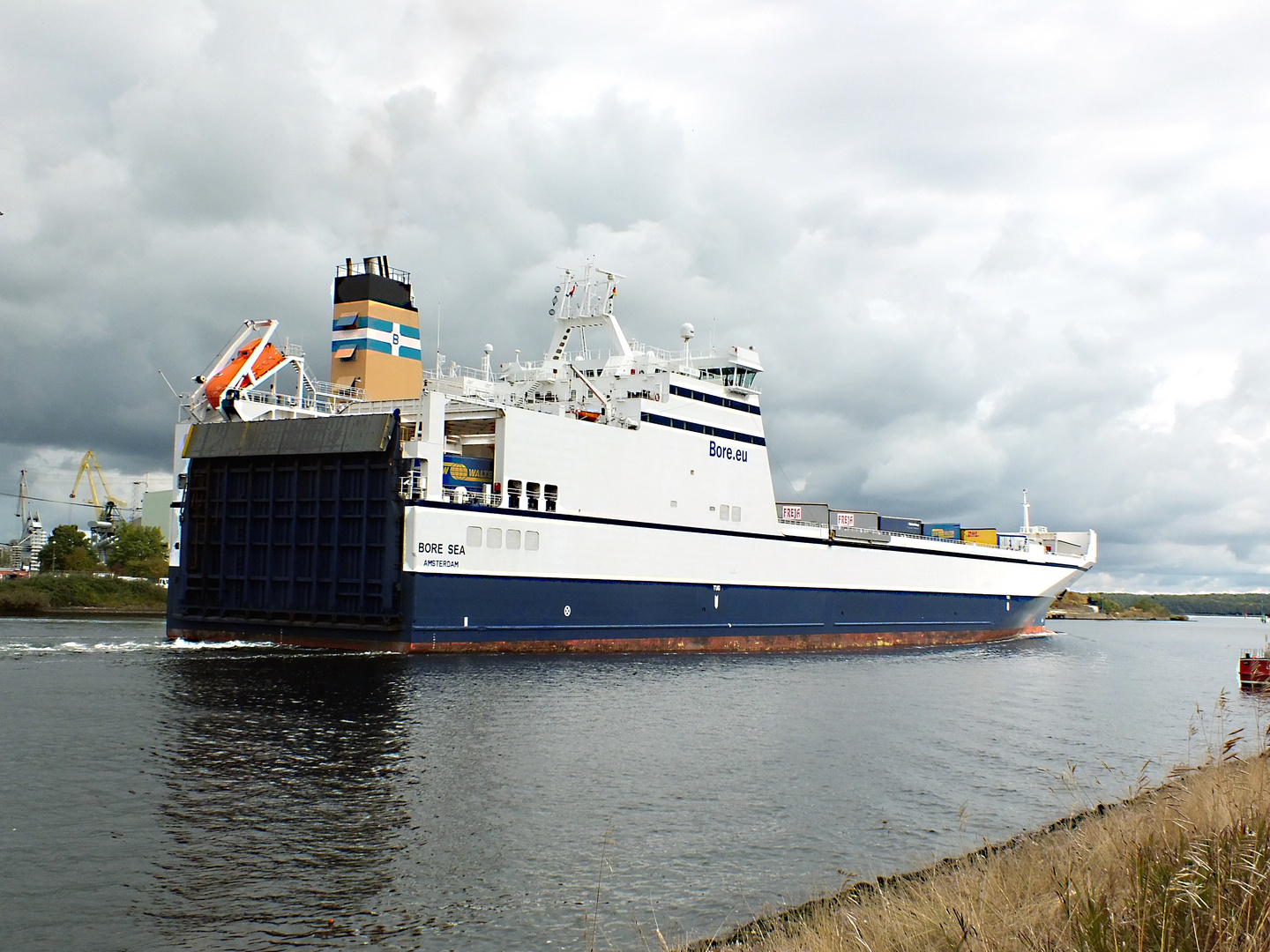 Auf der Trave Foto & Bild schiffe und seewege, motorschiffe, verkehr