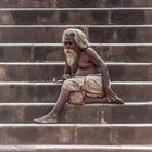 Auf der Treppe des Padmanabhaswamy-Tempels in Trivandrum, der Hauptstadt von Kerala/Südindien