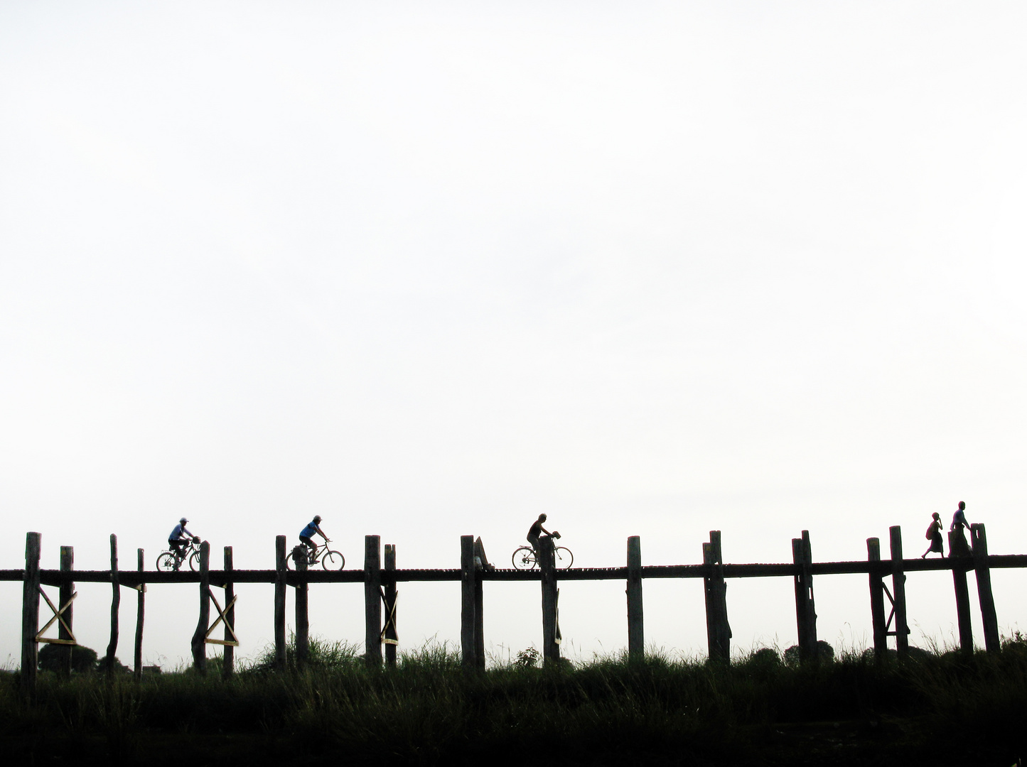 Auf der U-Bein-Bridge