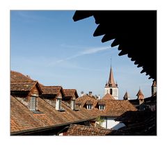 Auf der überdachten Stadtmauer von Murten