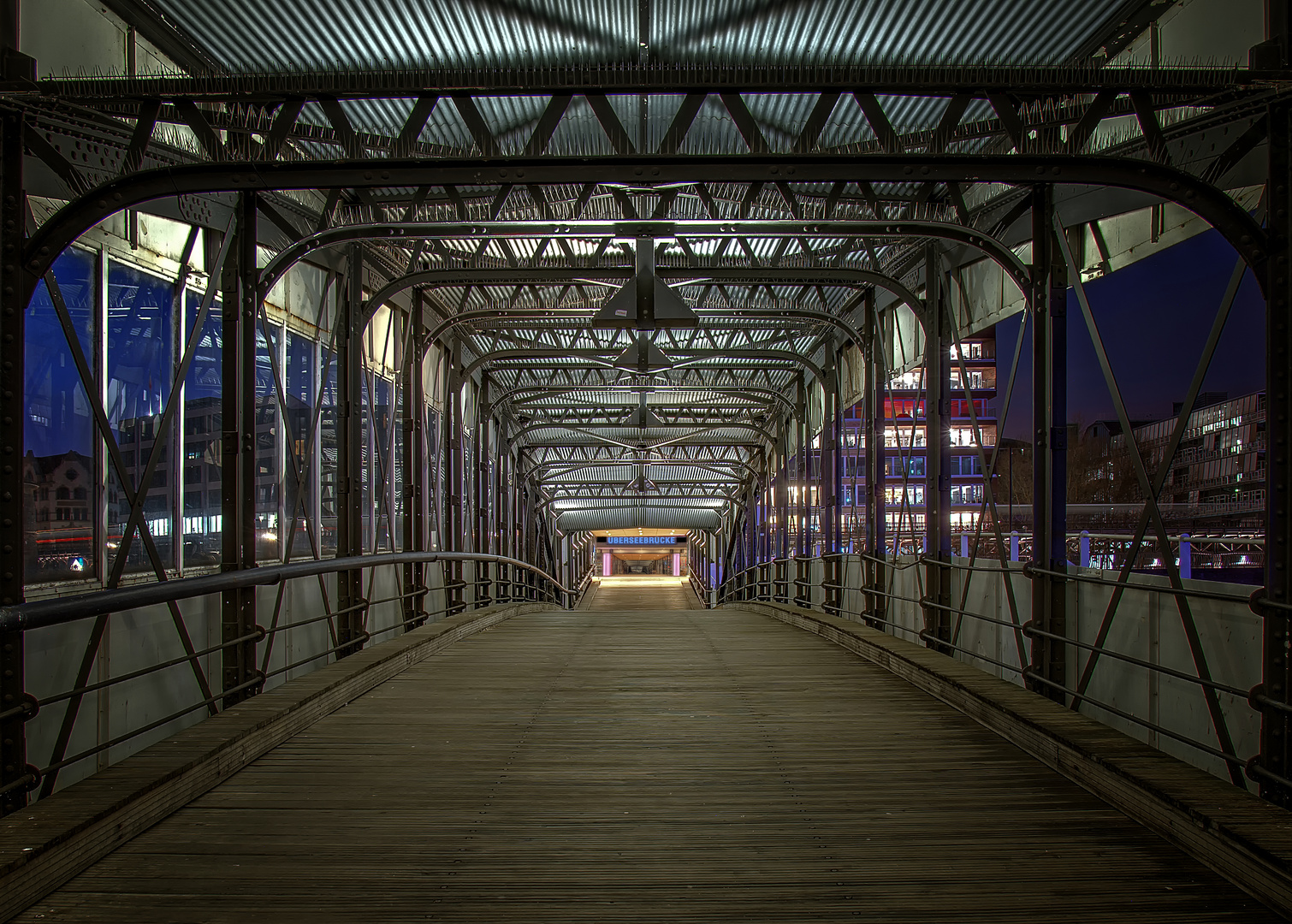 Auf der Überseebrücke 