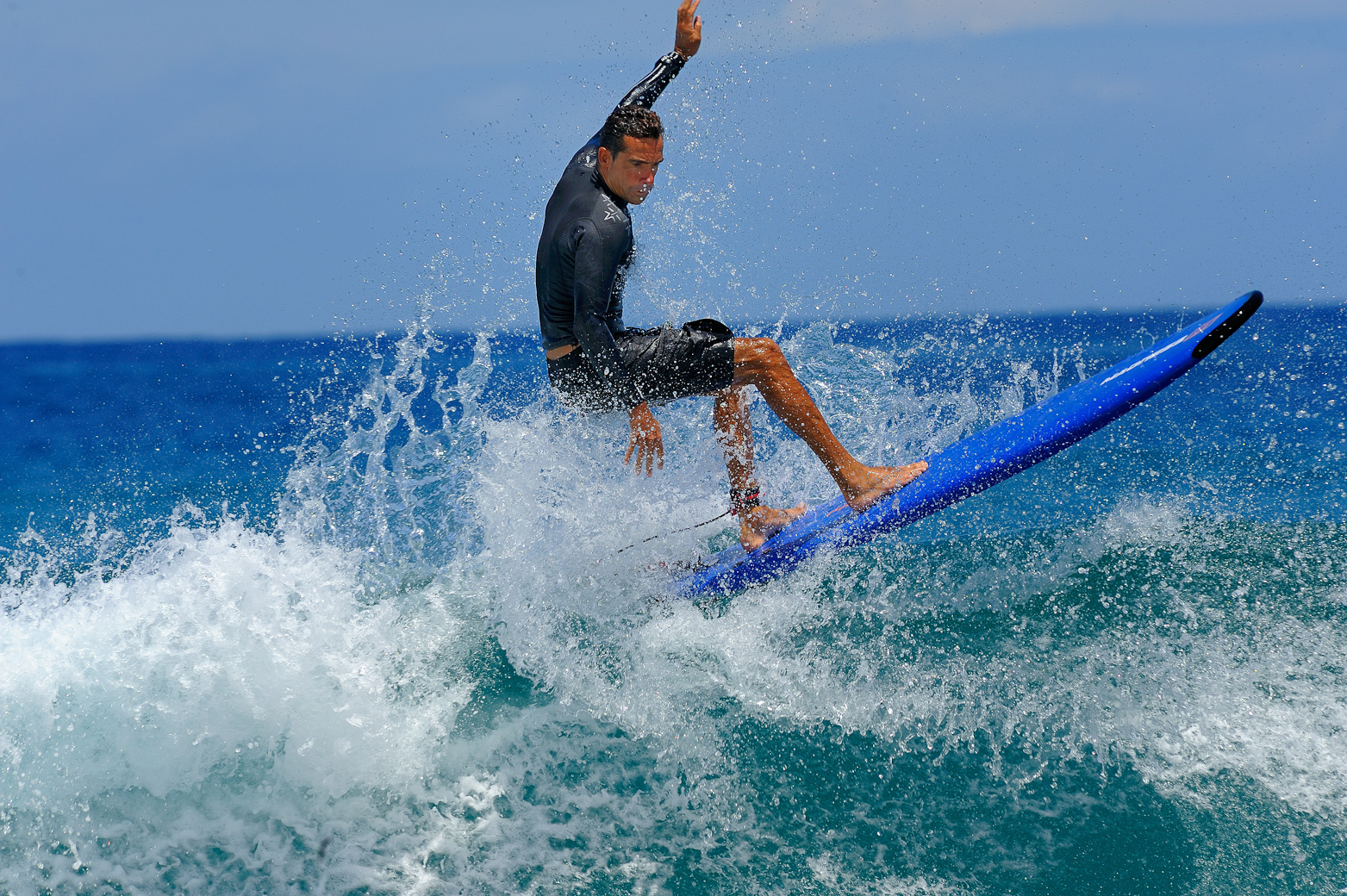 auf der Welle surfen