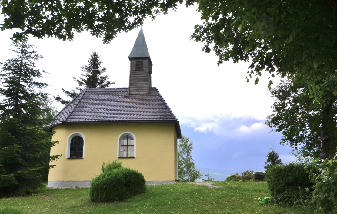 Auf diese kleine Kapelle…