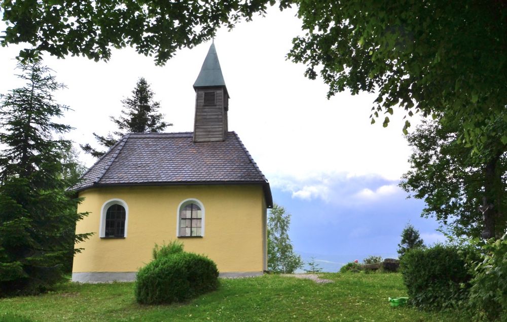 Auf diese kleine Kapelle…