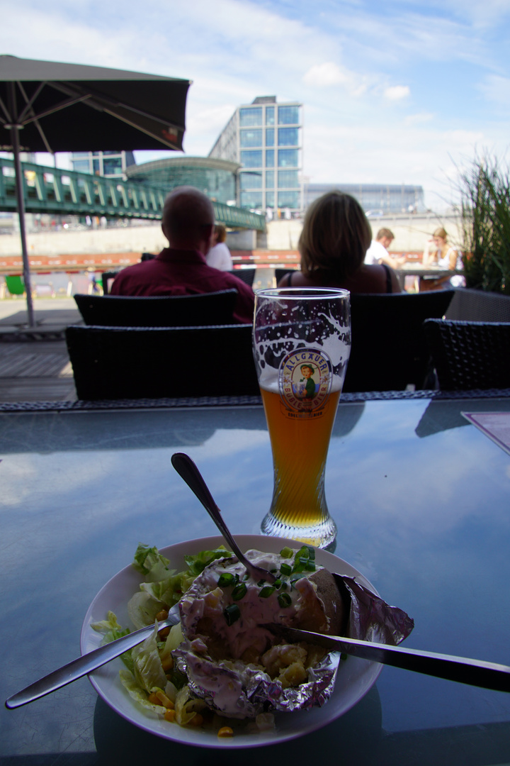 Auf ein Weizen im Capital Beach