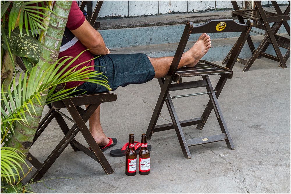 Auf Einem Bein Kann Man Nicht Stehen Foto Bild Erwachsene South America Streetfotografie Mit Menschen Bilder Auf Fotocommunity