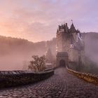 Auf einem Fels im Tal - Burg Eltz