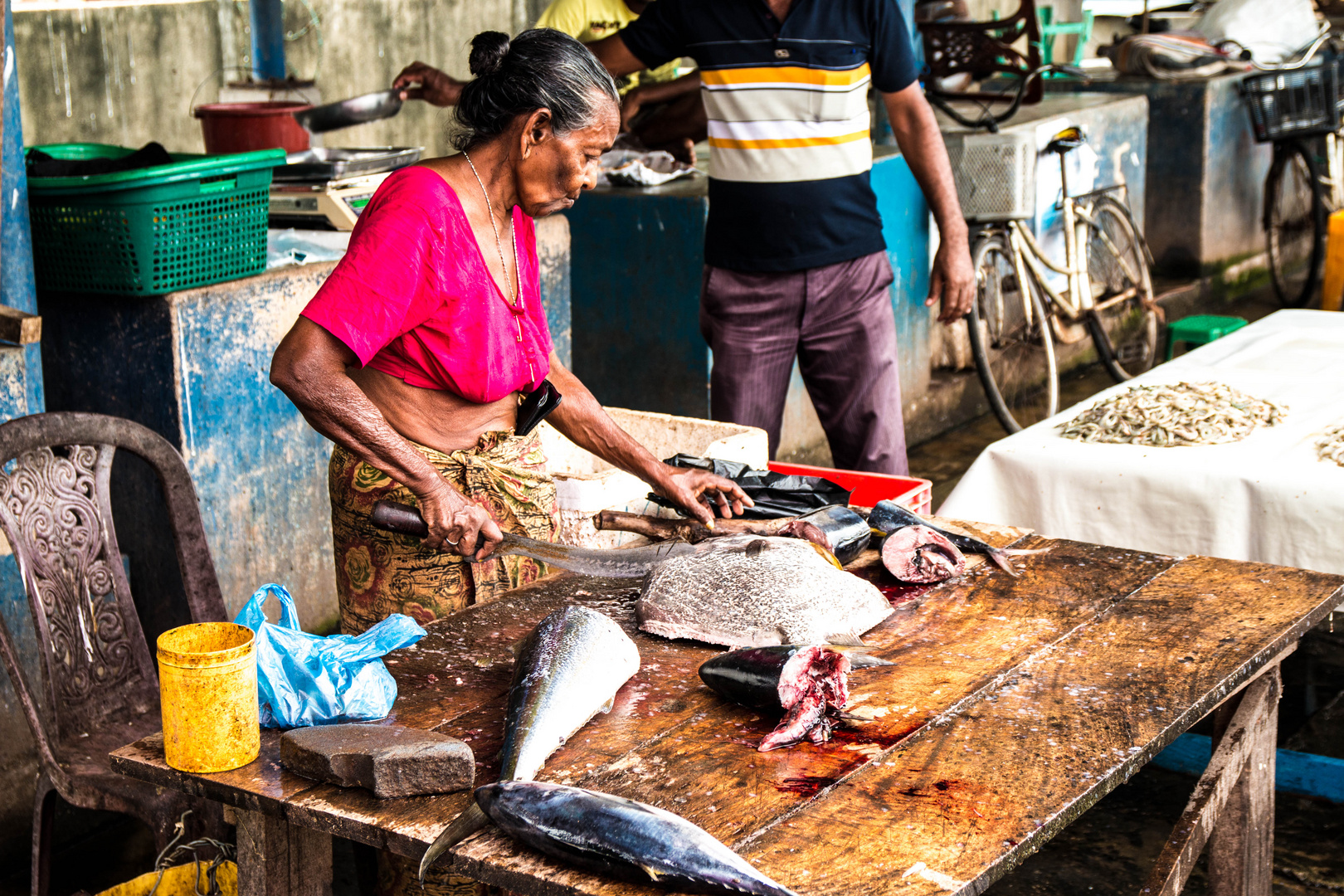 auf einem Fischmarkt in Sri Lanka 