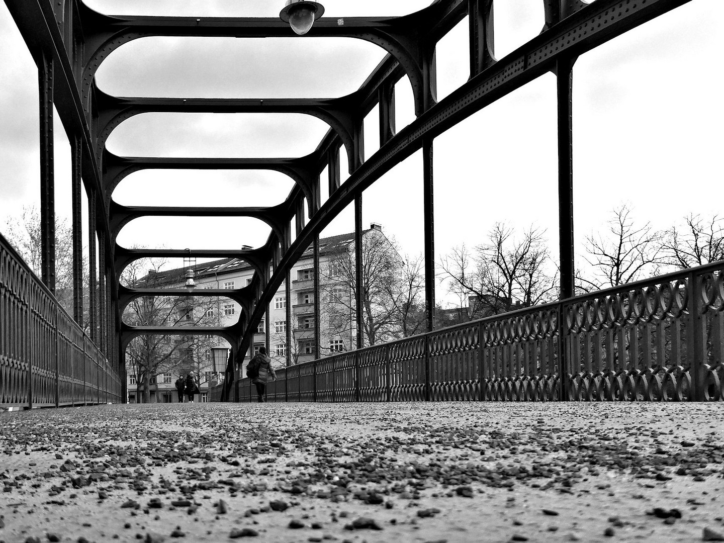 Auf einer Brücke