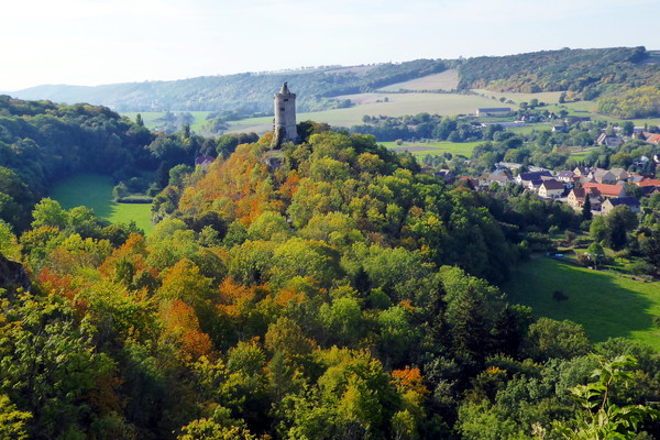 auf-einer-erhebung-im-saaletal-die-burg-saaleck-7ed0623d-b693-4cc6-81a0-45df0c7cb1b5