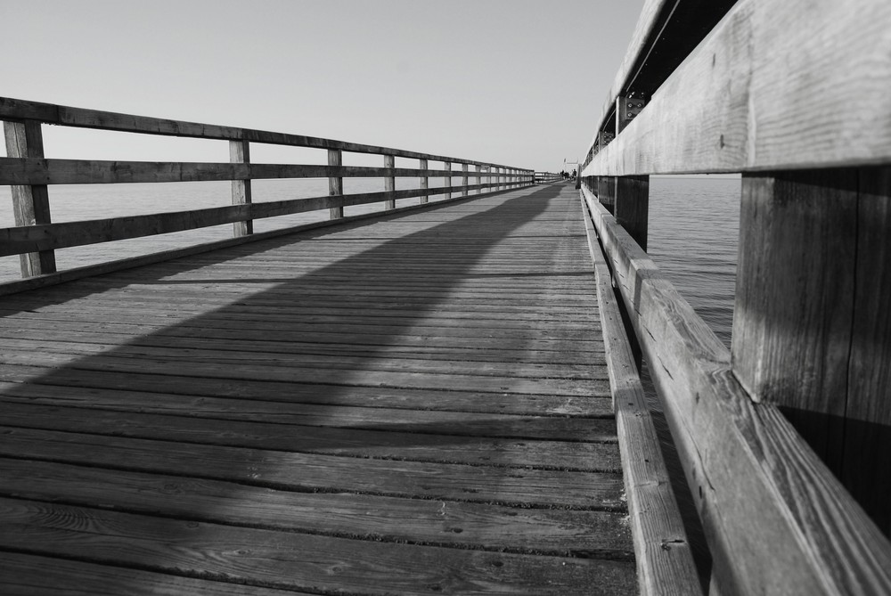 Auf einer Seebrücke (Ostsee)