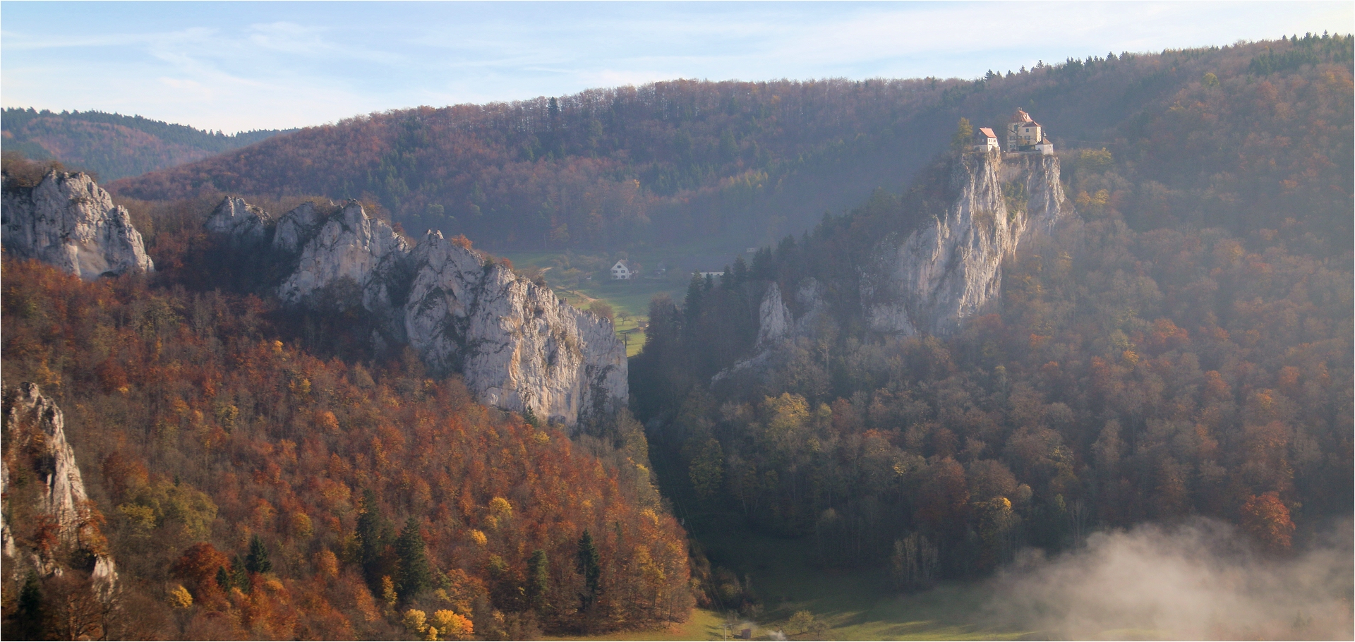 AUF FELS GEBAUT