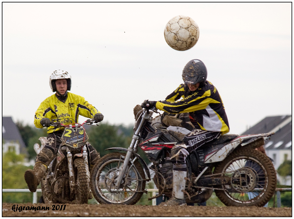 auf gehts , ins finale, motoball III......