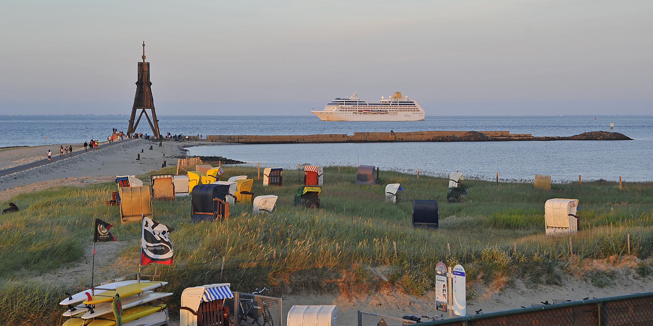 Auf großer Fahrt? Ein letzter Sichtkontakt mit der Heimat an der Kugelbake von Cuxhaven!