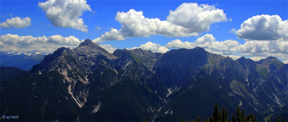 Auf Höhe der Wolken