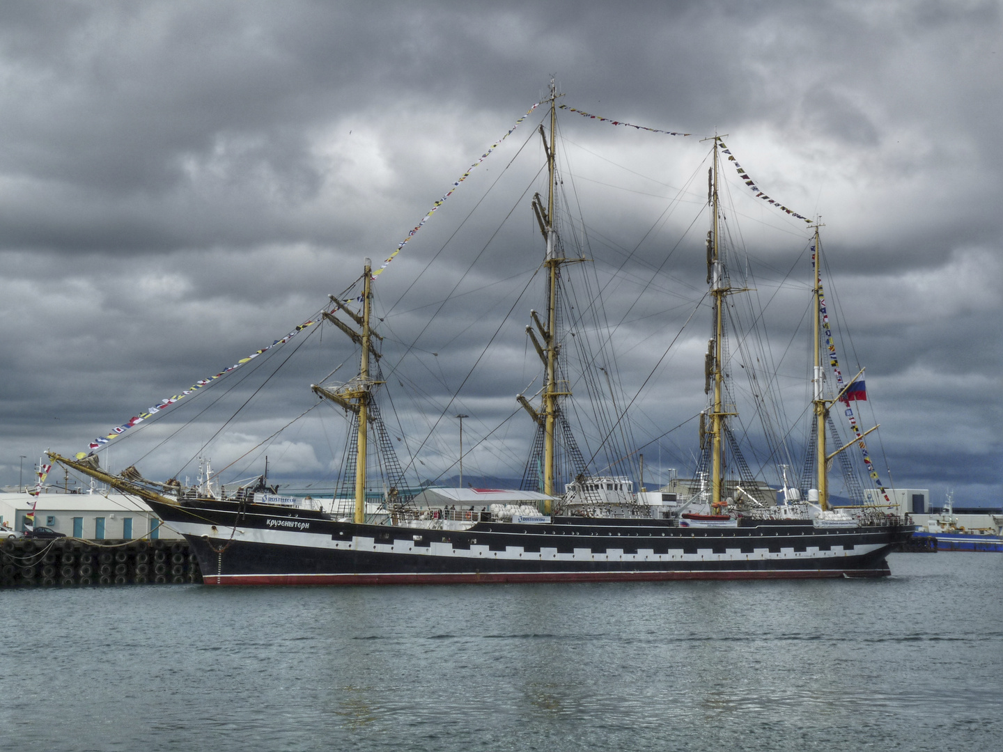 auf jedem Schiff das dampft