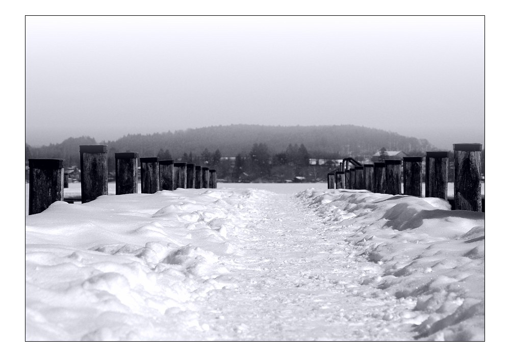 Auf Knien den Winter anbetend