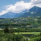 Auf nach Südtirol 2023  - Blick vom Innerleiterhof in Schenna auf Dorf Tirol und Texelgruppe