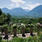 Auf nach Südtirol 2023  - Blick von Schloss Trauttmansdorff über den Meraner Talkessel (2)