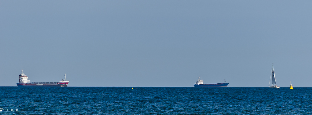 auf Reede vor Warnemünde