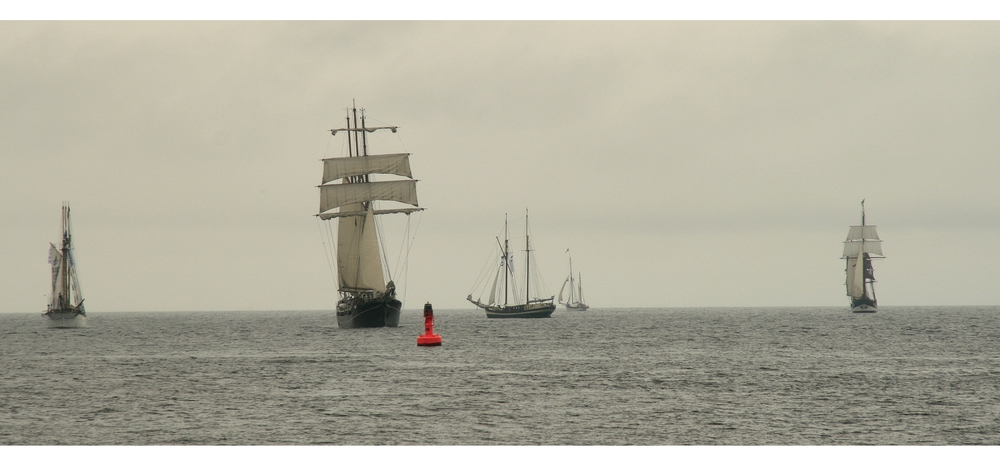 Auf Reede vor Warnemünde...