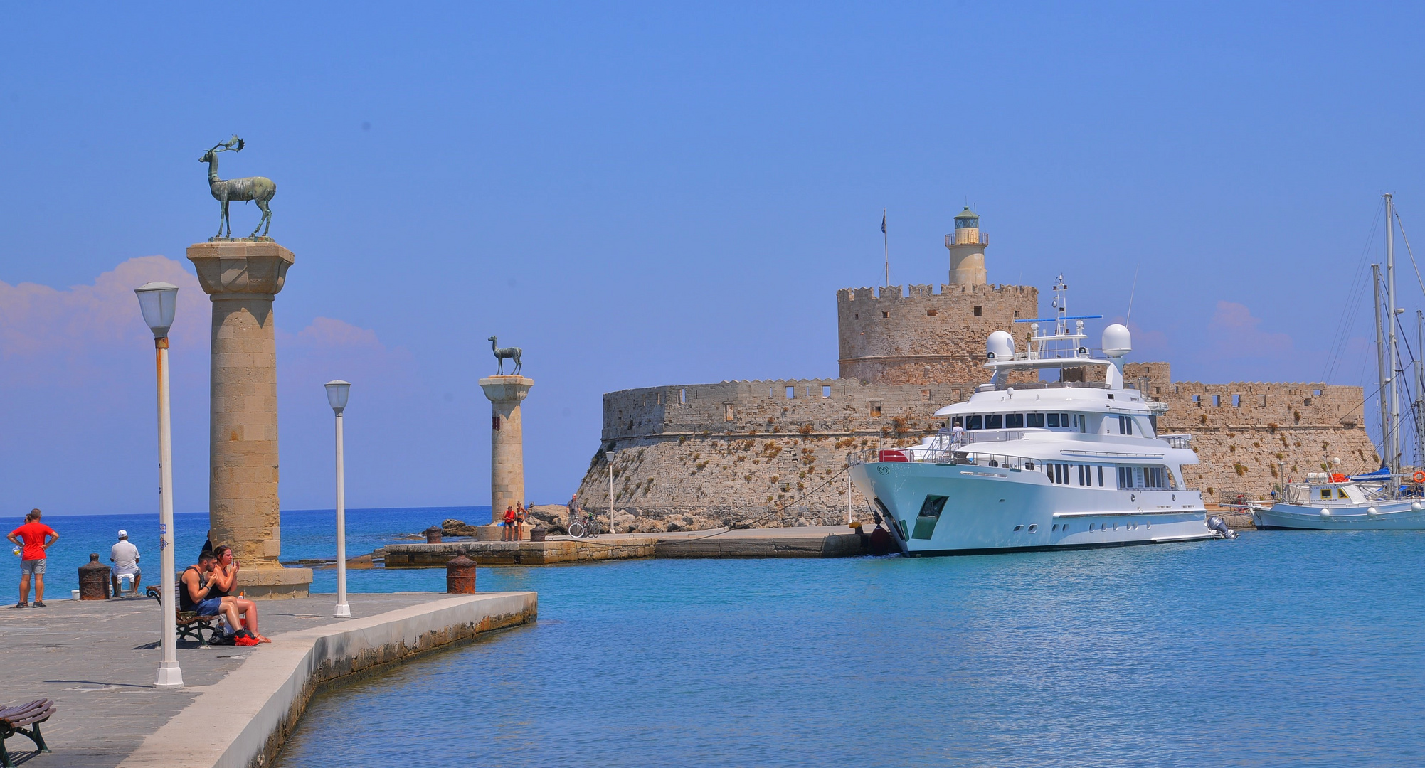 auf Rhodos, im Hafen von Rhodos