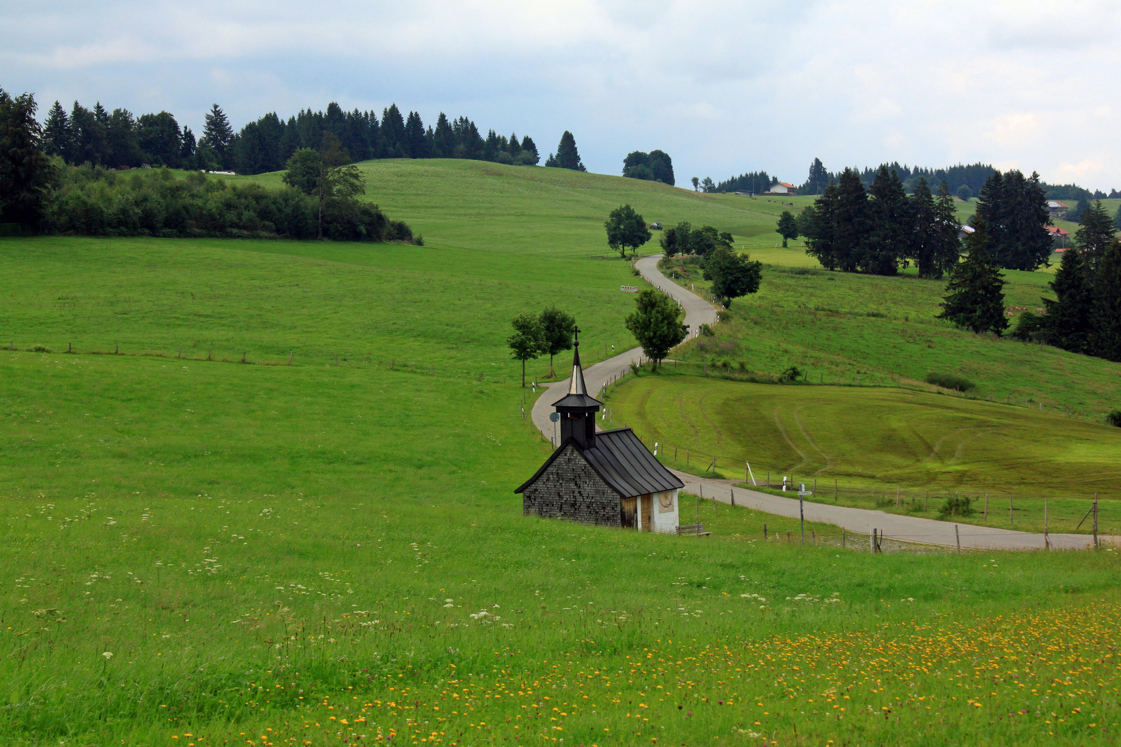 Auf schmalen Strässchen