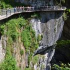 Auf schmalen Wegen durch die Klamm