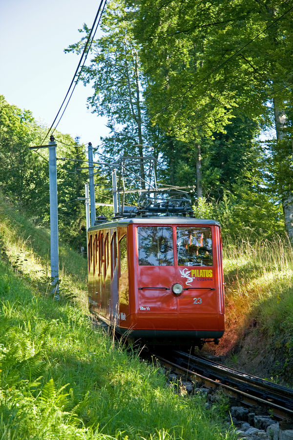 Auf steilen Schienen in die Berge