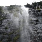 Auf Tuchfühlung mit dem Wasserfall