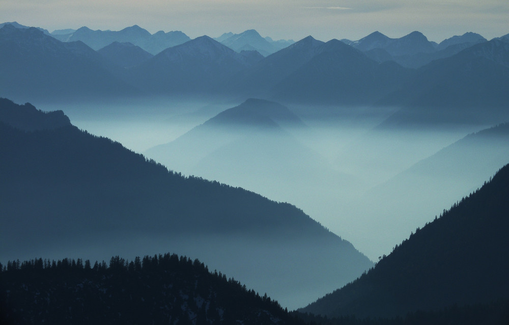 Auf und davon...... über den Wolken muß die Freiheit wohl grenzenlos sein. von Udo Walter Pick