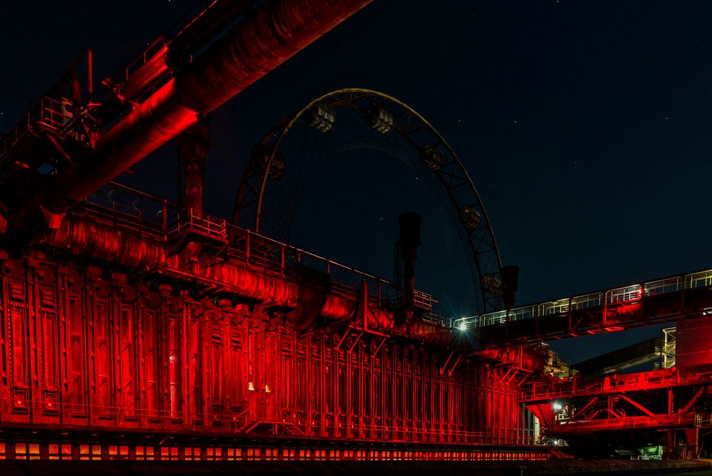 auf Zollverein bei Nacht..mit Sonnenrad