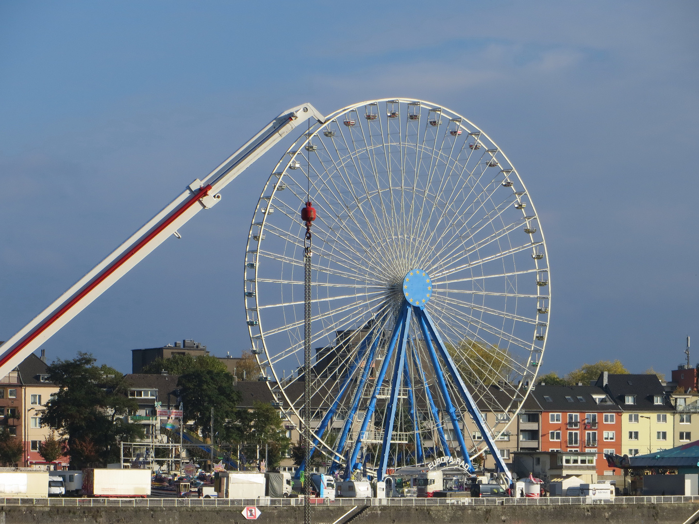 Aufbau der Herbstkirmes 2016