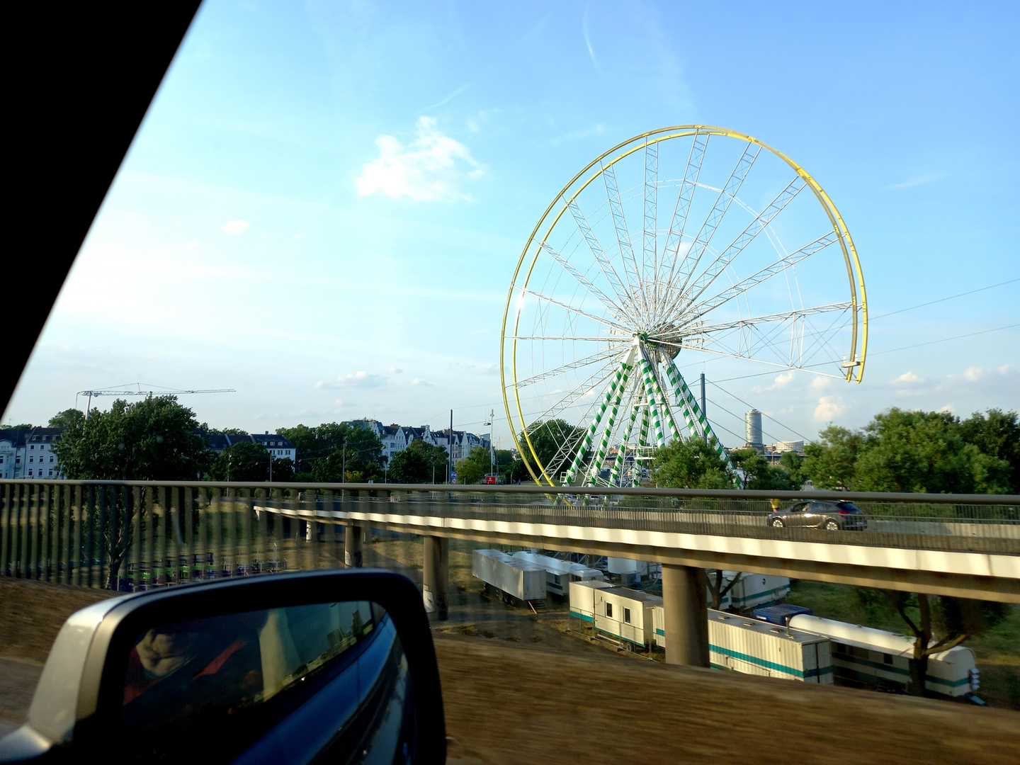 Aufbau der Rheinkirmes