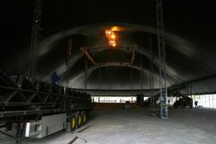 Aufbau der Sitzeinrichtungen im Flic-Flac Zelt. "No Limits" 2007